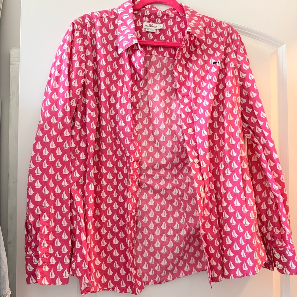 VINEYARD VINES PINK SAILBOAT PRINT BUTTON DOWN TOP